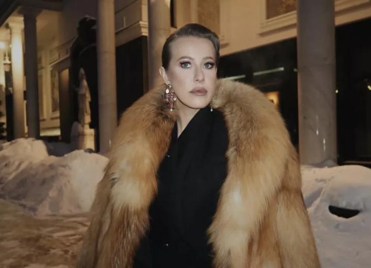 Ксения Собчак показала эффектный наряд с показа Dior и рассказала о дружбе с Джонатаном Андерсоном