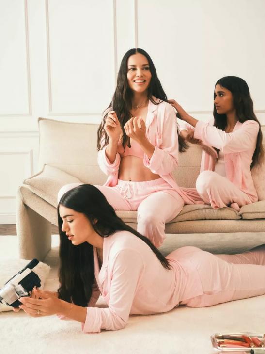 Адриана Лима впервые снялась для Victoria's Secret с дочками