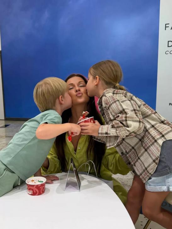 Нюша отдыхает с бойфрендом и детьми: фото