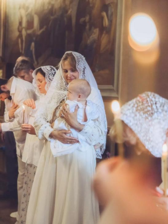 Елена Дудина рассказала о крещении сына и показала редкие фото