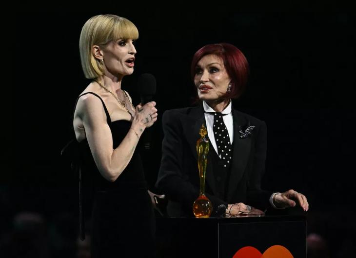 Келли Осборн отреагировала на критику своей внешности: "Это жестоко" Келли Осборн отреагировала на критику своей внешности: "Это жестоко"