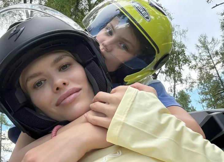 Елена Перминова отправилась в отпуск со всеми четырьмя детьми Елена Перминова отправилась в отпуск со всеми четырьмя детьми
