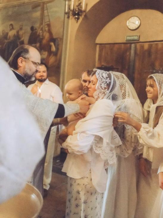 Елена Дудина рассказала о крещении сына и показала редкие фото