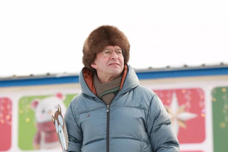 Константин Хабенский, Ольга Сутулова, Евгения Медведева и другие вышли на лед ради благого дела Константин Хабенский, Ольга Сутулова, Евгения Медведева и другие вышли на лед ради благого дела