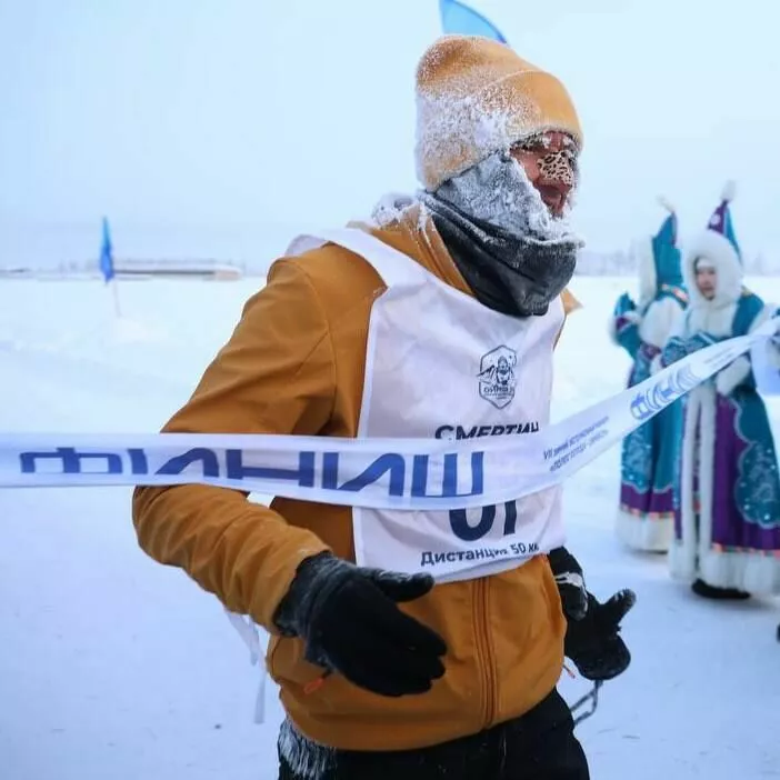 Футболист Алексей Смертин едва не лишился пальца во время марафона в Оймяконе при -42 градусах Футболист Алексей Смертин едва не лишился пальца во время марафона в Оймяконе при -42 градусах