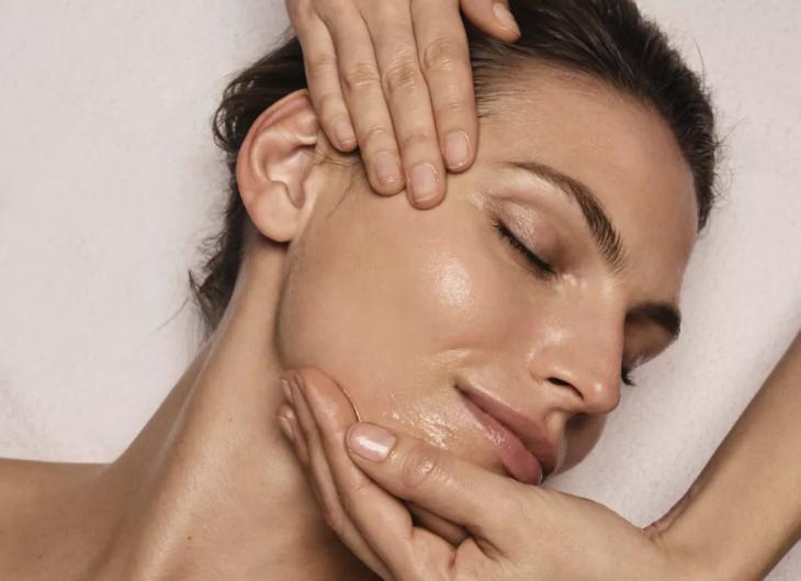Гавайский массаж, трюфельные маски и помады от инфлюенсеров: дайджест beauty-новостей Гавайский массаж, трюфельные маски и помады от инфлюенсеров: дайджест beauty-новостей