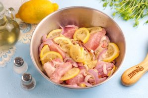Шашлык из свинины с лимоном Шашлык из свинины с лимоном
