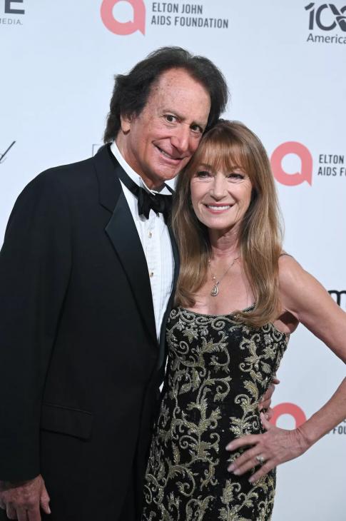 Дуа Липа и Каллум Тернер, Бруклин Бекхэм и Никола Пельтц: звездные пары на вечеринке Элтона Джона