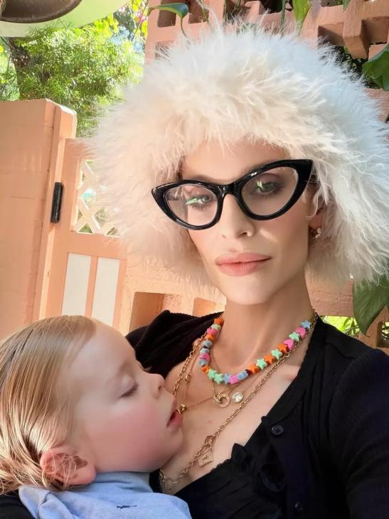 Келли Осборн сообщила о болезни 3-летнего сына