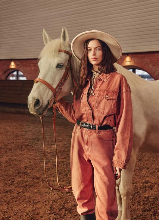 Консьерж-сервисы, арт-коллаборации и сбор урожая: дайджест fashion-новостей Консьерж-сервисы, арт-коллаборации и сбор урожая: дайджест fashion-новостей