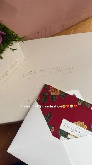 Блогерша Лиза Барашик посетила показ Miu Miu на Неделе моды в Париже