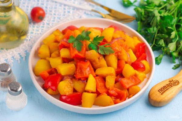 Картофель тушеный с овощами