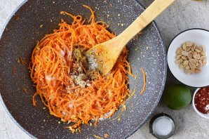 Постный салат из моркови Постный салат из моркови