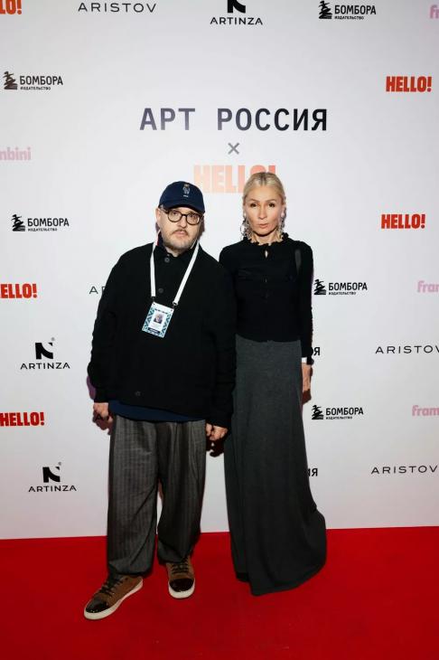 Юрий Колокольников с женой, Дмитрий Хрусталев с девушкой, Тимати с Валентиной Ивановой, Катя IOWA и другие на открытии ярмарки "АРТ Россия"