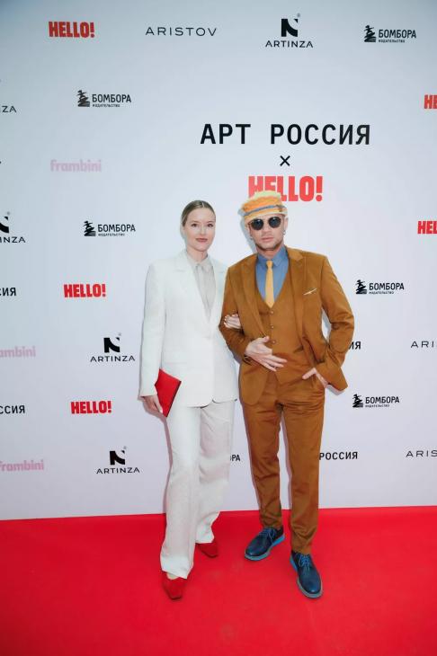 Юрий Колокольников с женой, Дмитрий Хрусталев с девушкой, Тимати с Валентиной Ивановой, Катя IOWA и другие на открытии ярмарки "АРТ Россия"