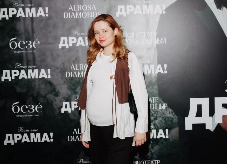 Карина Истомина, Мария Шумакова, беременная Мила Ершова и другие на премьере новинки с Зендаей и Робертом Паттинсоном Карина Истомина, Мария Шумакова, беременная Мила Ершова и другие на премьере новинки с Зендаей и Робертом Паттинсоном
