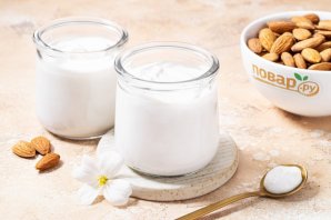 Йогурт из миндального молока Йогурт из миндального молока