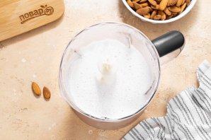 Йогурт из миндального молока Йогурт из миндального молока