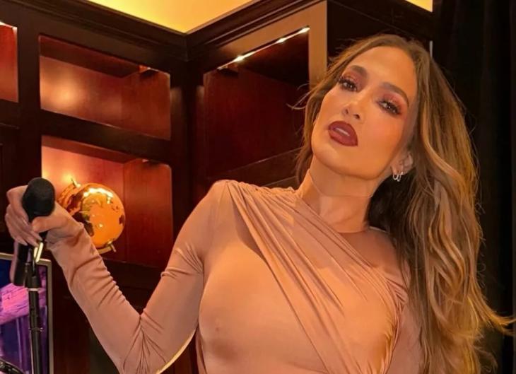 Дженнифер Лопес снизила цену на бывший семейный особняк