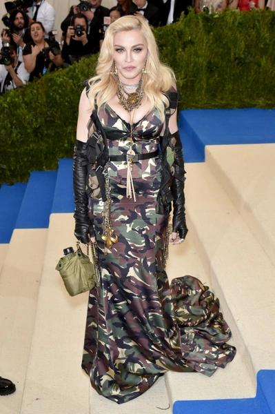 Святая, грешная, свободная: стиль Мадонны сквозь историю Met Gala