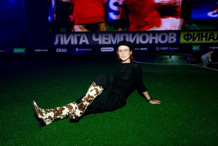 Дмитрий Чеботарев и Елизавета Климова, Анна Седокова, Яна Чурикова и другие звездные болельщики на спецпоказе Лиги чемпионов