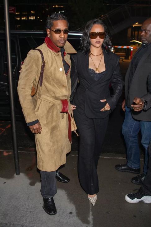Родители тройни Рианна и A$AP Rocky провели День матери только вдвоем Родители тройни Рианна и A$AP Rocky провели День матери только вдвоем