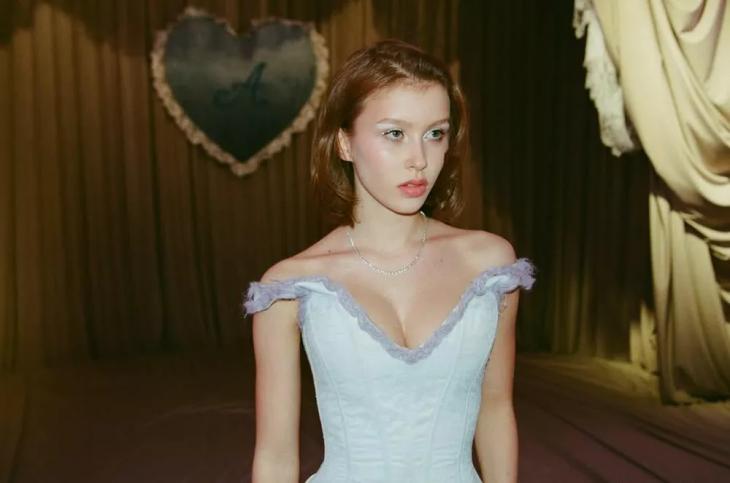 Анна Пересильд с размахом отметила 17-летие в компании бойфренда Вани Дмитриенко