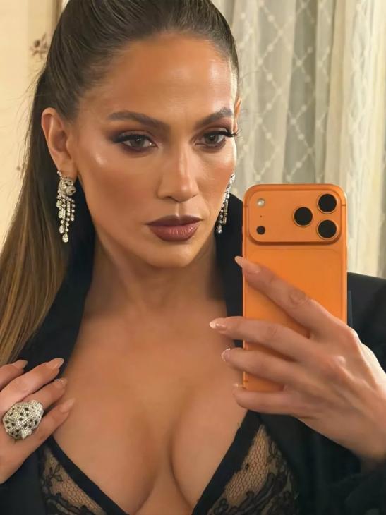 Дженнифер Лопес снизила цену на бывший семейный особняк
