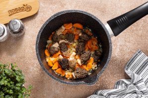 Суп со сморчками и картофелем