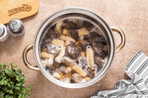 Суп со сморчками и картофелем