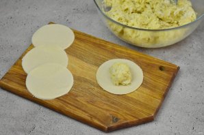 Вареники с картошкой и салом Вареники с картошкой и салом