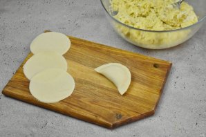 Вареники с картошкой и салом Вареники с картошкой и салом