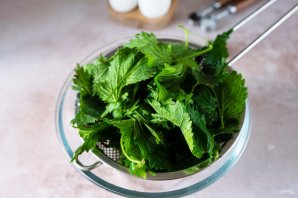Зеленый борщ из крапивы