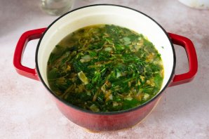 Зеленый борщ из крапивы
