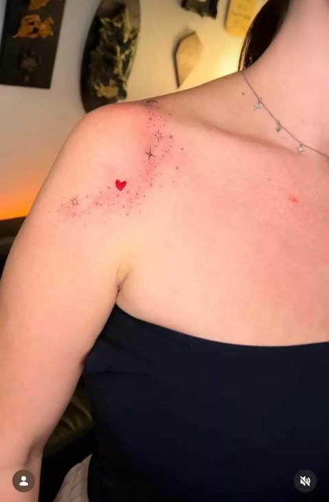 Сестра Жанны Фриске сделала сентиментальную татуировку в честь дочери Сестра Жанны Фриске сделала сентиментальную татуировку в честь дочери