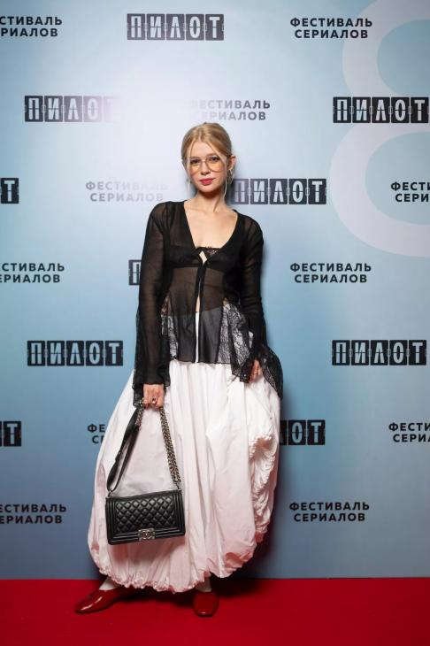 Кристина Асмус, Александр Паль и другие звезды первого конкурсного дня фестиваля "Пилот" Кристина Асмус, Александр Паль и другие звезды первого конкурсного дня фестиваля "Пилот"