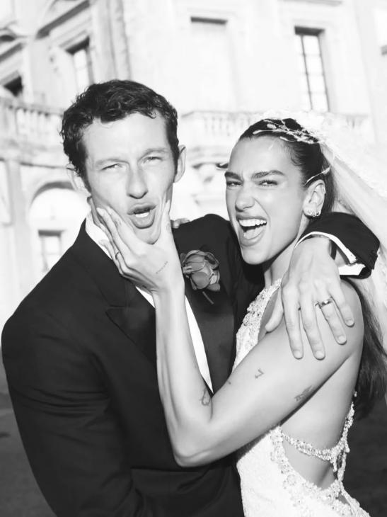 Платье Chanel и шестиметровая фата: Дуа Липа поделилась официальными снимками со свадьбы в Сицилии Платье Chanel и шестиметровая фата: Дуа Липа поделилась официальными снимками со свадьбы в Сицилии