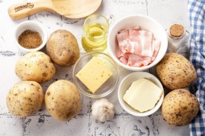 Картофель с беконом в духовке Картофель с беконом в духовке