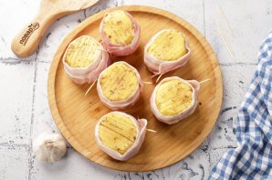 Картофель с беконом в духовке Картофель с беконом в духовке
