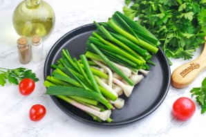 Маринованный молодой чеснок Маринованный молодой чеснок