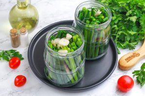 Маринованный молодой чеснок Маринованный молодой чеснок