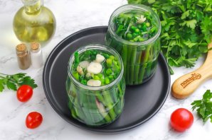 Маринованный молодой чеснок Маринованный молодой чеснок