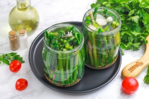 Маринованный молодой чеснок Маринованный молодой чеснок