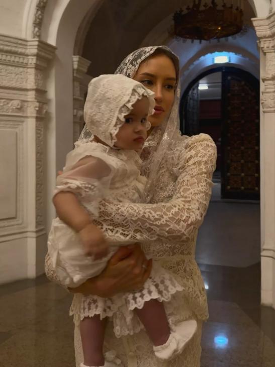 Тимати и Валентина Иванова крестили дочь Тимати и Валентина Иванова крестили дочь