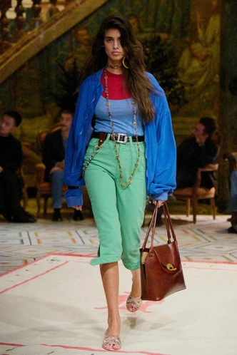 Лето в стиле Versace: как повторить образ в эстетике бренда