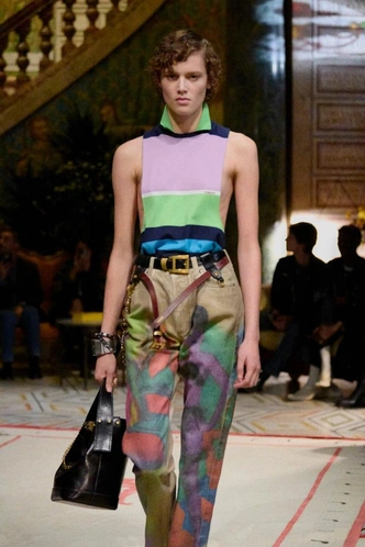 Лето в стиле Versace: как повторить образ в эстетике бренда