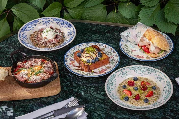 Фестиваль BreakFest в Москве: крабовая вафля, яйцо по-шотландски и большой сырник с черничной сгущенкой