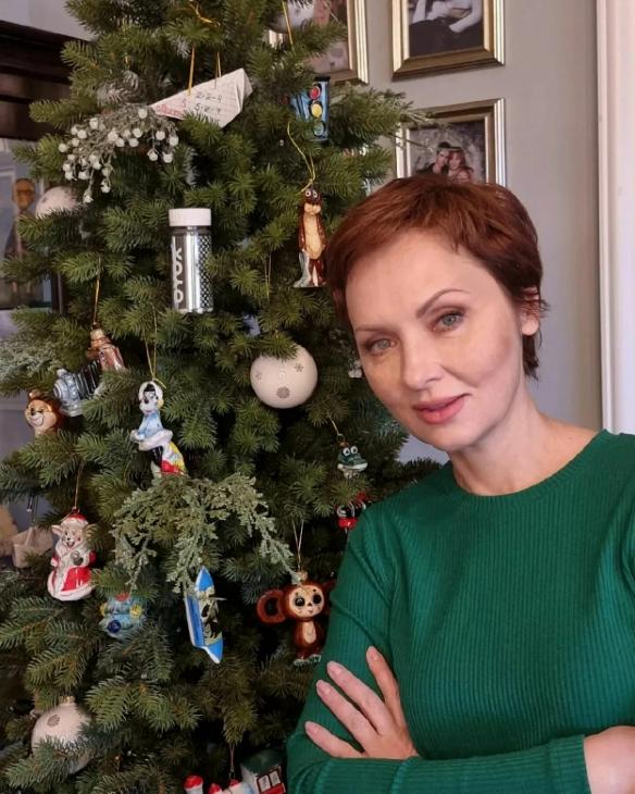 Мария Аронова ходит на рыбалку, а Александр Балуев вяжет на спицах — чем увлекаются звезды кино вне съемок