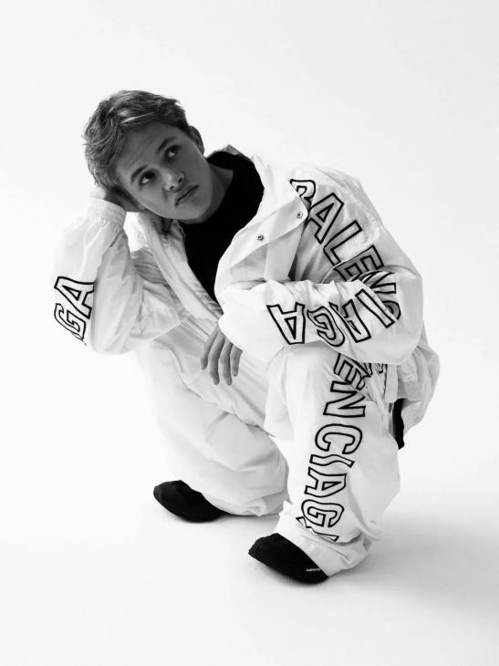 Мария Аронова ходит на рыбалку, а Александр Балуев вяжет на спицах — чем увлекаются звезды кино вне съемок