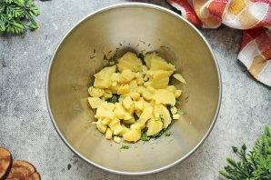 Холодный борщ с курицей и маринованной свеклой Холодный борщ с курицей и маринованной свеклой